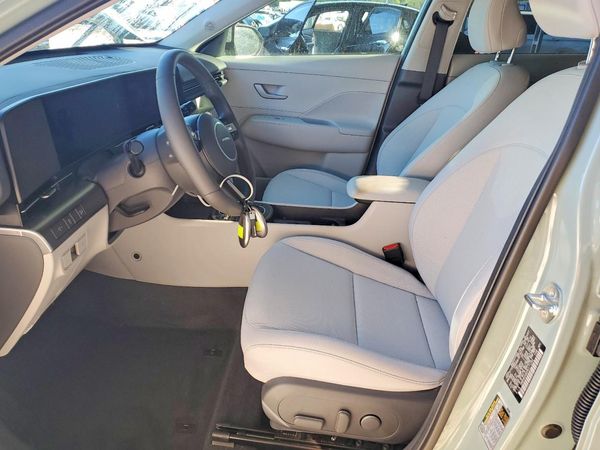2024 HYUNDAI KONA SE