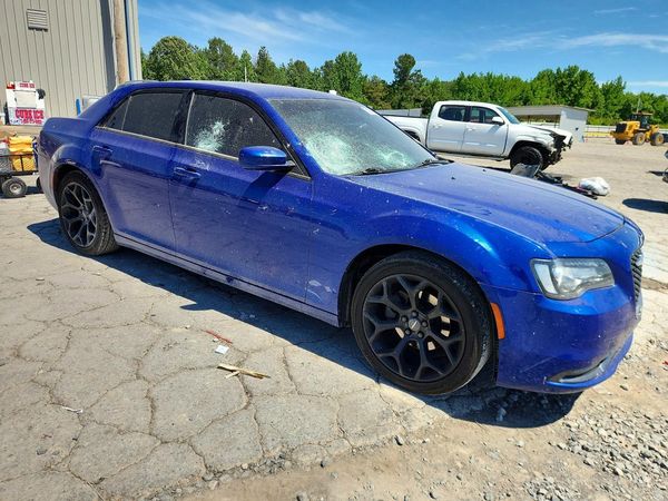 2019 CHRYSLER 300