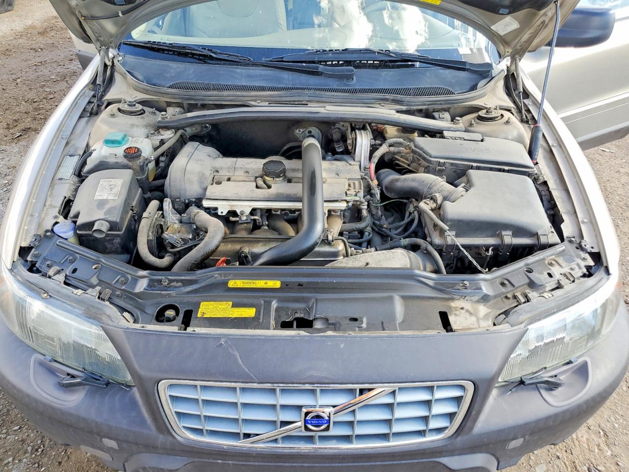 2001 VOLVO V70