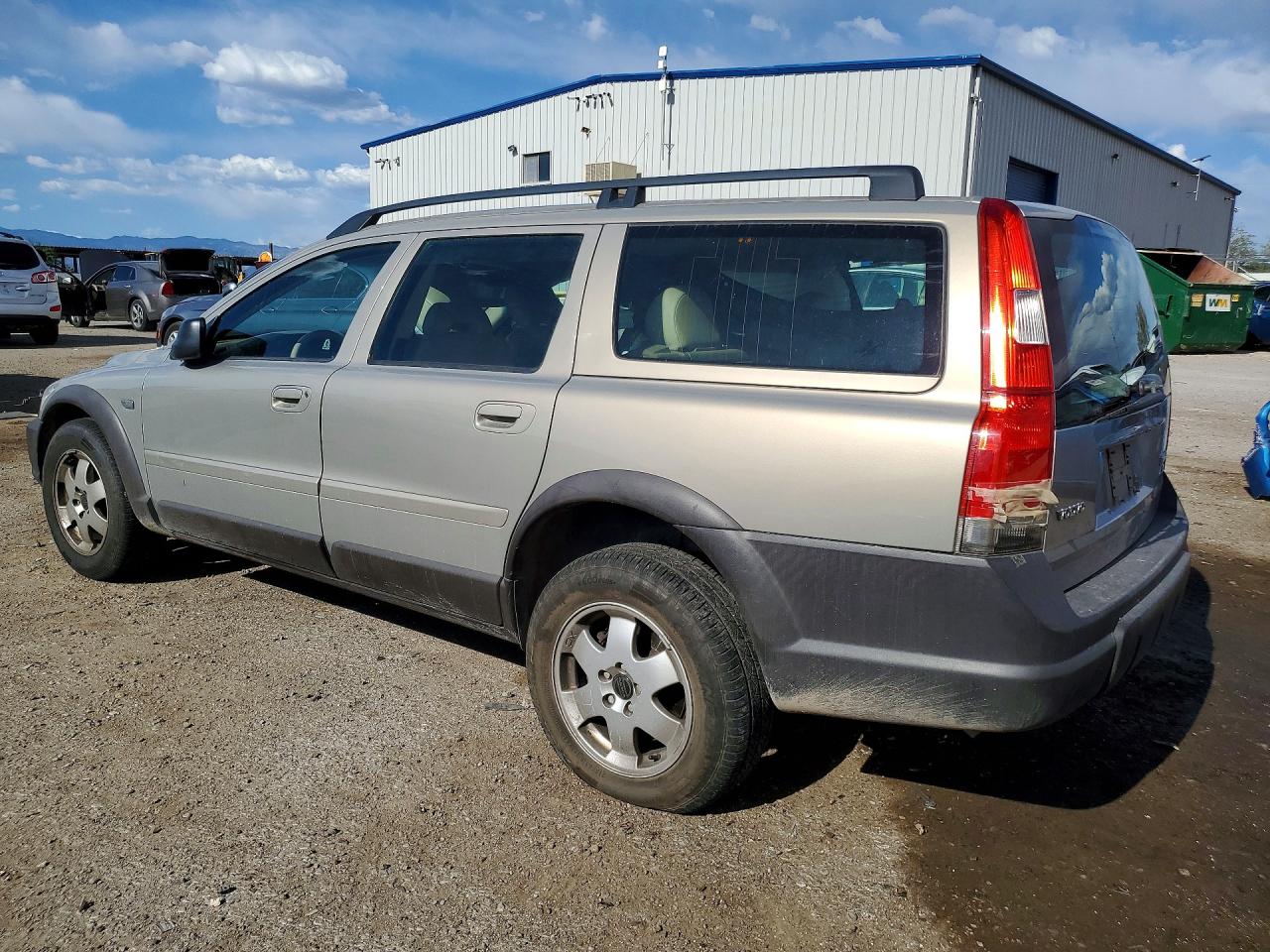2001 VOLVO V70