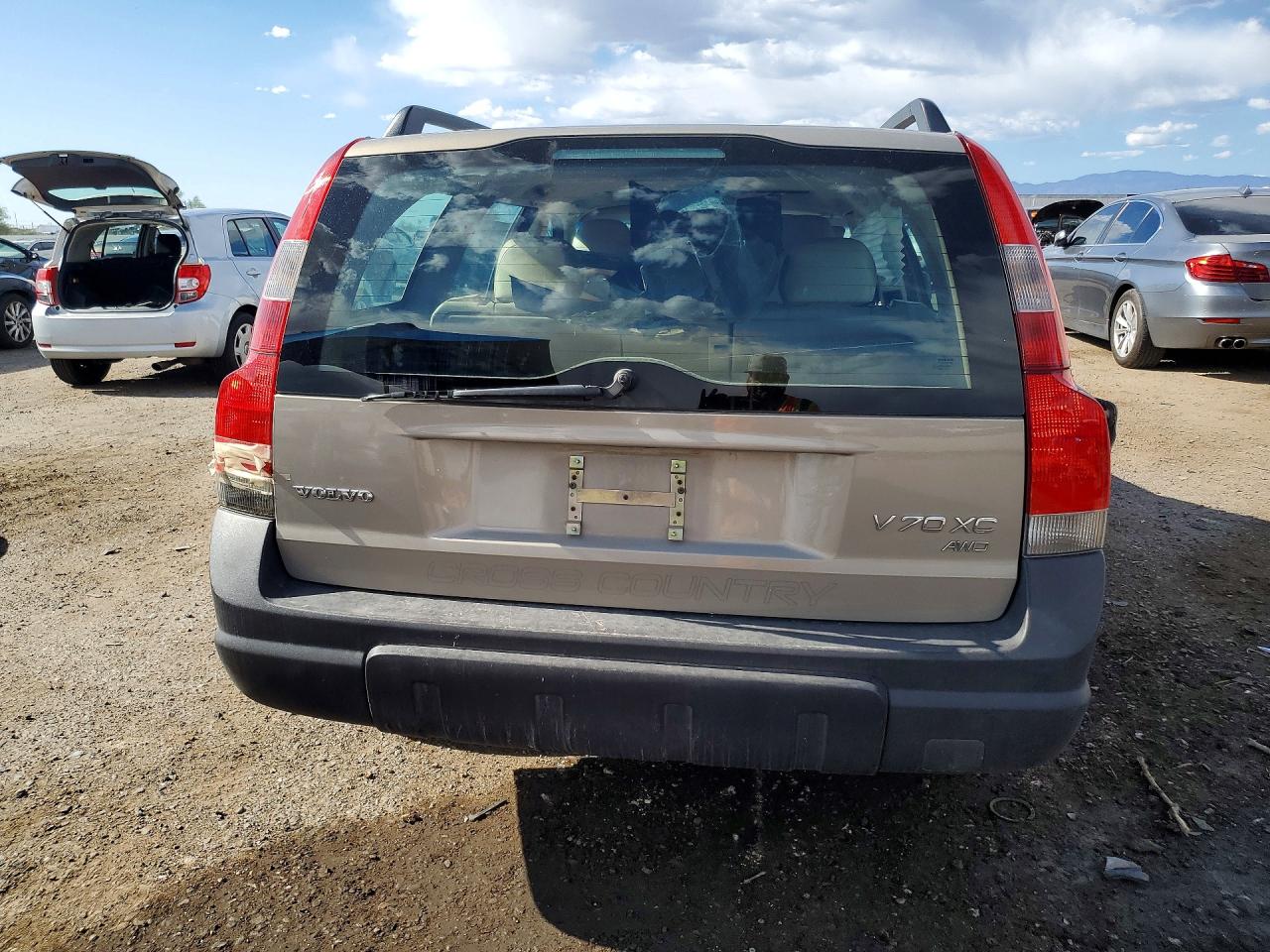 2001 VOLVO V70
