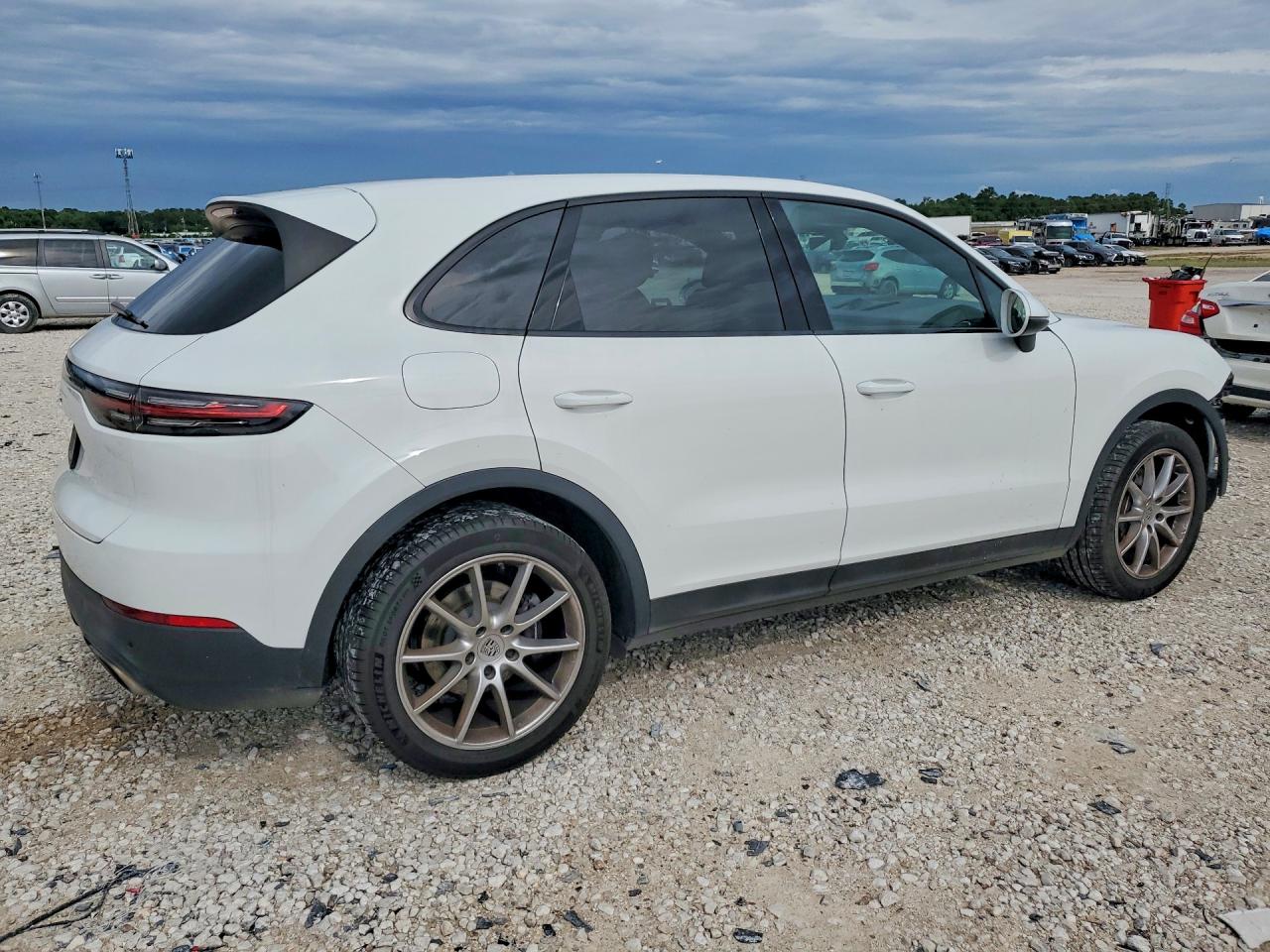 2019 PORSCHE CAYENNE