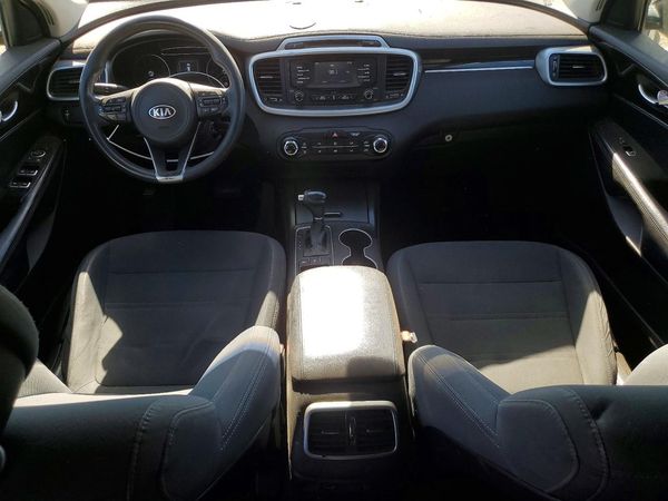 2016 KIA SORENTO L / LX