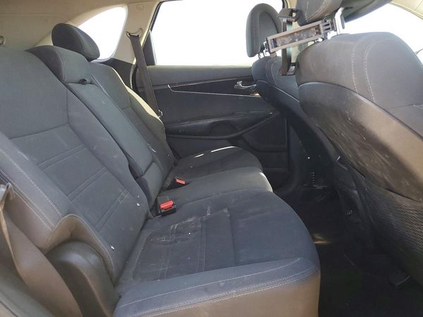 2016 KIA SORENTO L / LX
