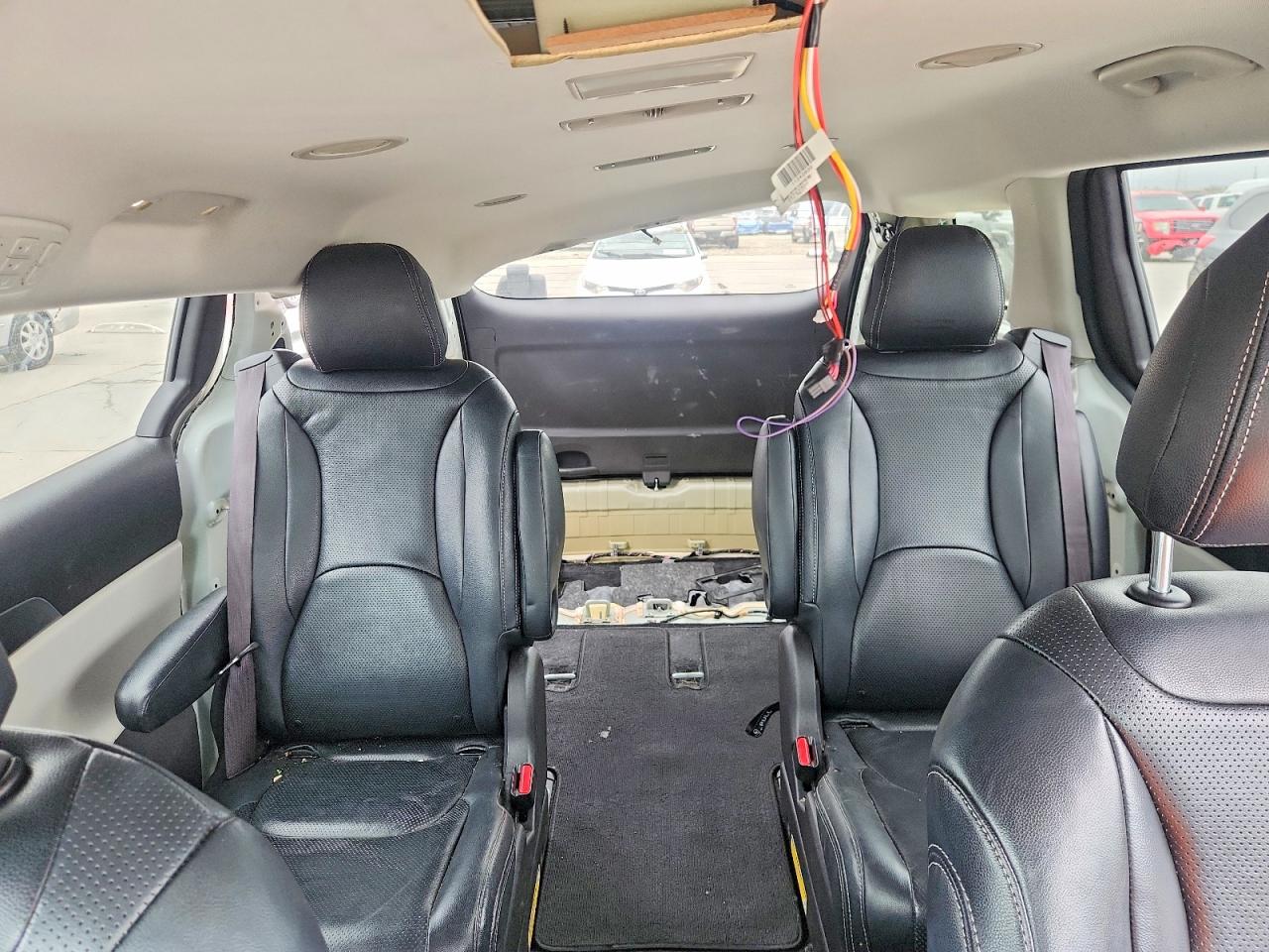 2022 KIA CARNIVAL LX, LX Seat Package