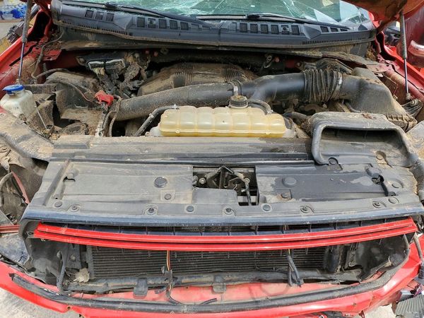 2019 FORD F150 — Engine bay