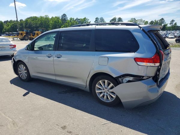 2014 TOYOTA SIENNA