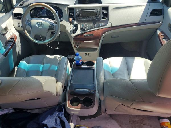 2014 TOYOTA SIENNA