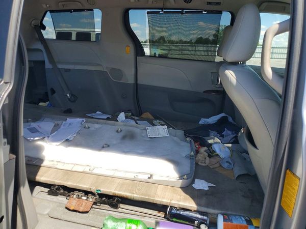 2014 TOYOTA SIENNA
