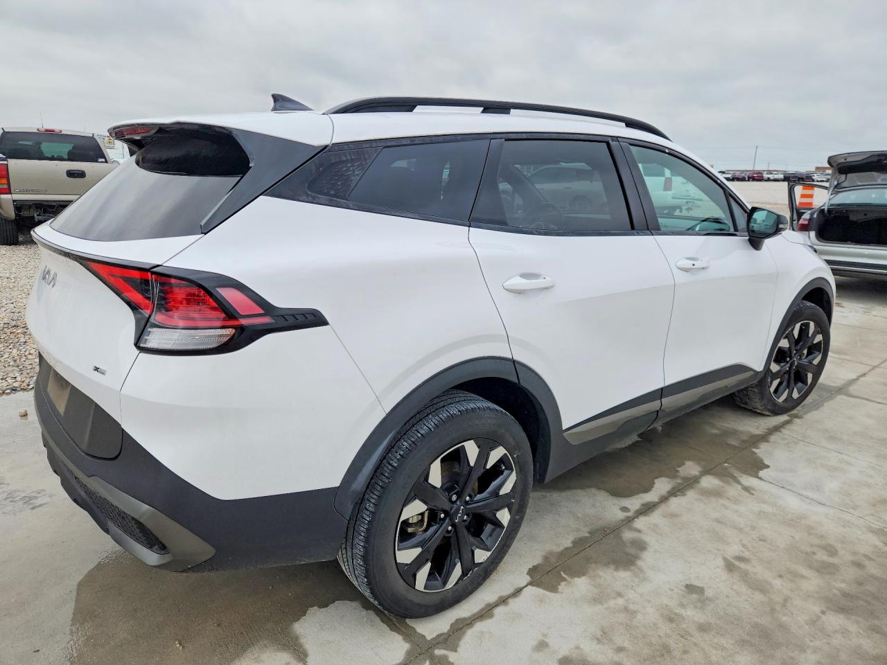 2023 KIA SPORTAGE X-LINE
