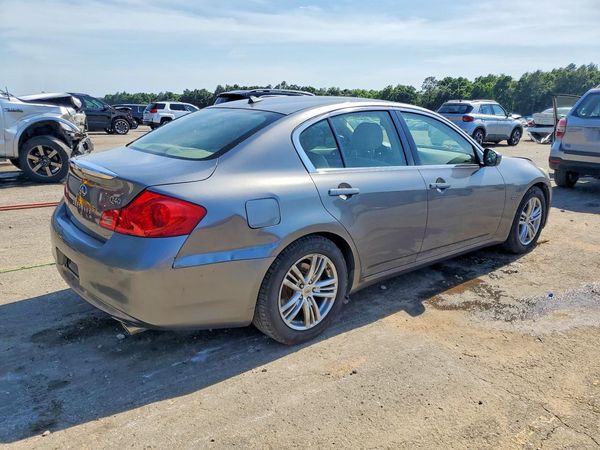 2015 INFINITI Q40