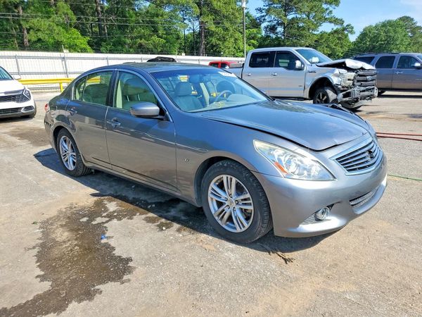 2015 INFINITI Q40