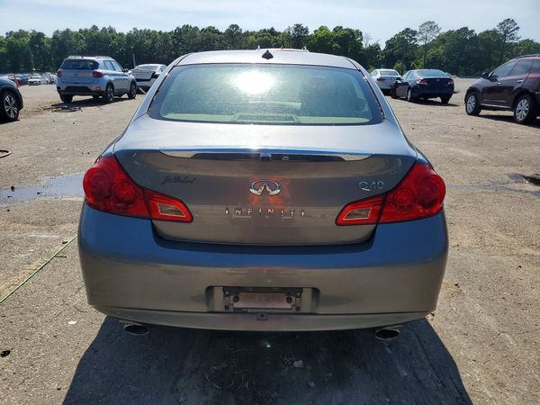 2015 INFINITI Q40