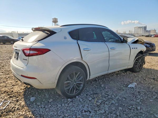 2018 MASERATI LEVANTE Sport
