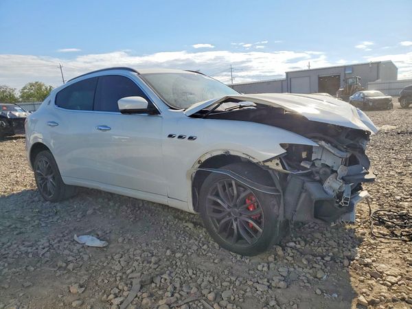 2018 MASERATI LEVANTE Sport