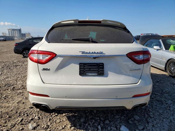 2018 MASERATI LEVANTE Sport