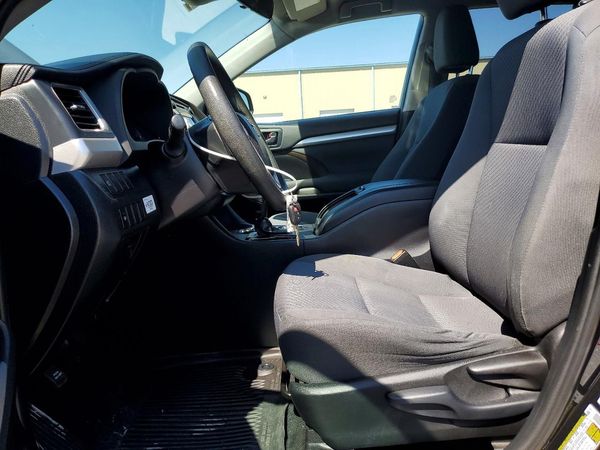 2019 TOYOTA HIGHLANDER LE/LE Plus