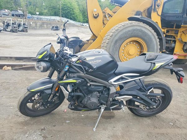 2022 TRIUMPH MOTORCYCLE STREET TRIPLE