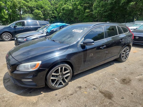 2018 VOLVO V60 Dynamic — Front 3/4
