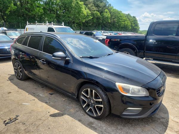 2018 VOLVO V60 Dynamic — Passenger 3/4