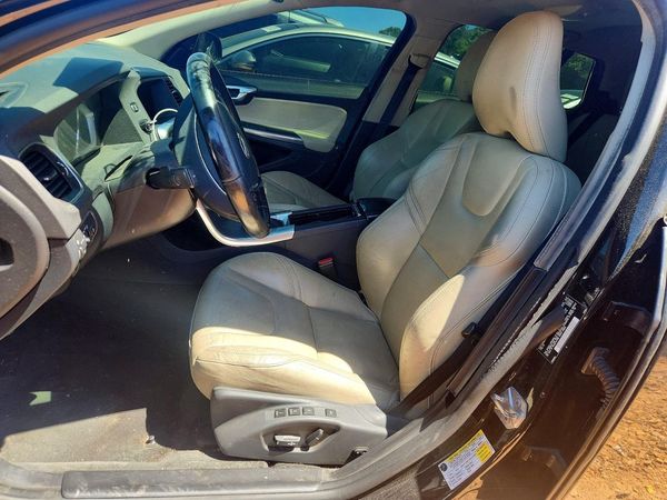 2018 VOLVO V60 Dynamic — DENT