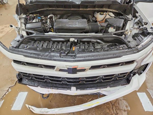 2023 CHEVROLET SILVERADO RST — Engine bay