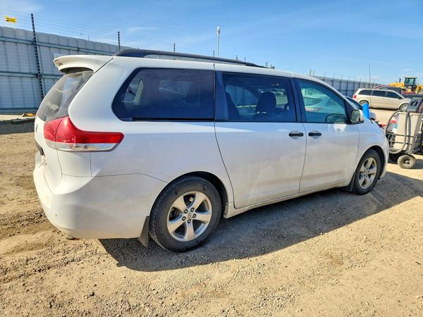 2013 TOYOTA SIENNA