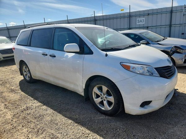 2013 TOYOTA SIENNA