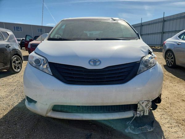 2013 TOYOTA SIENNA