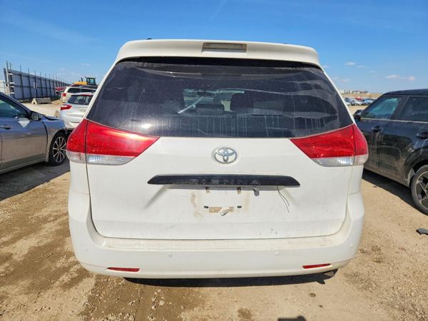 2013 TOYOTA SIENNA