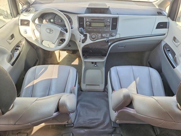 2013 TOYOTA SIENNA