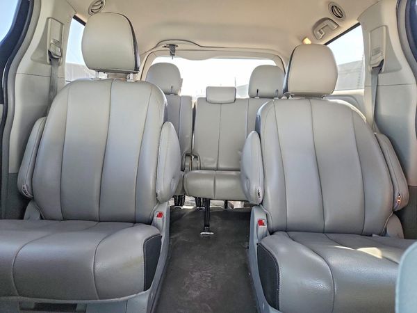 2013 TOYOTA SIENNA