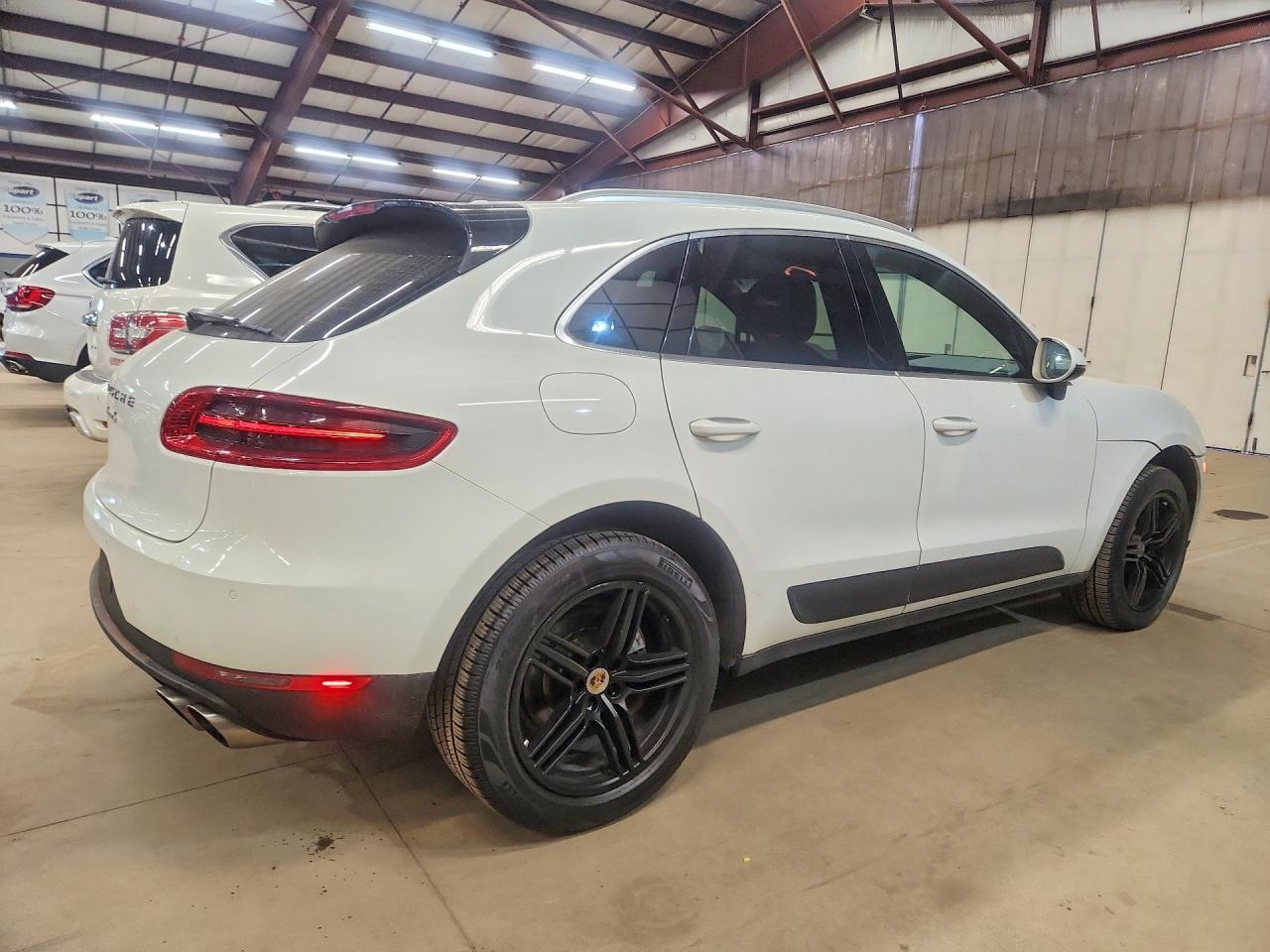 2015 PORSCHE MACAN