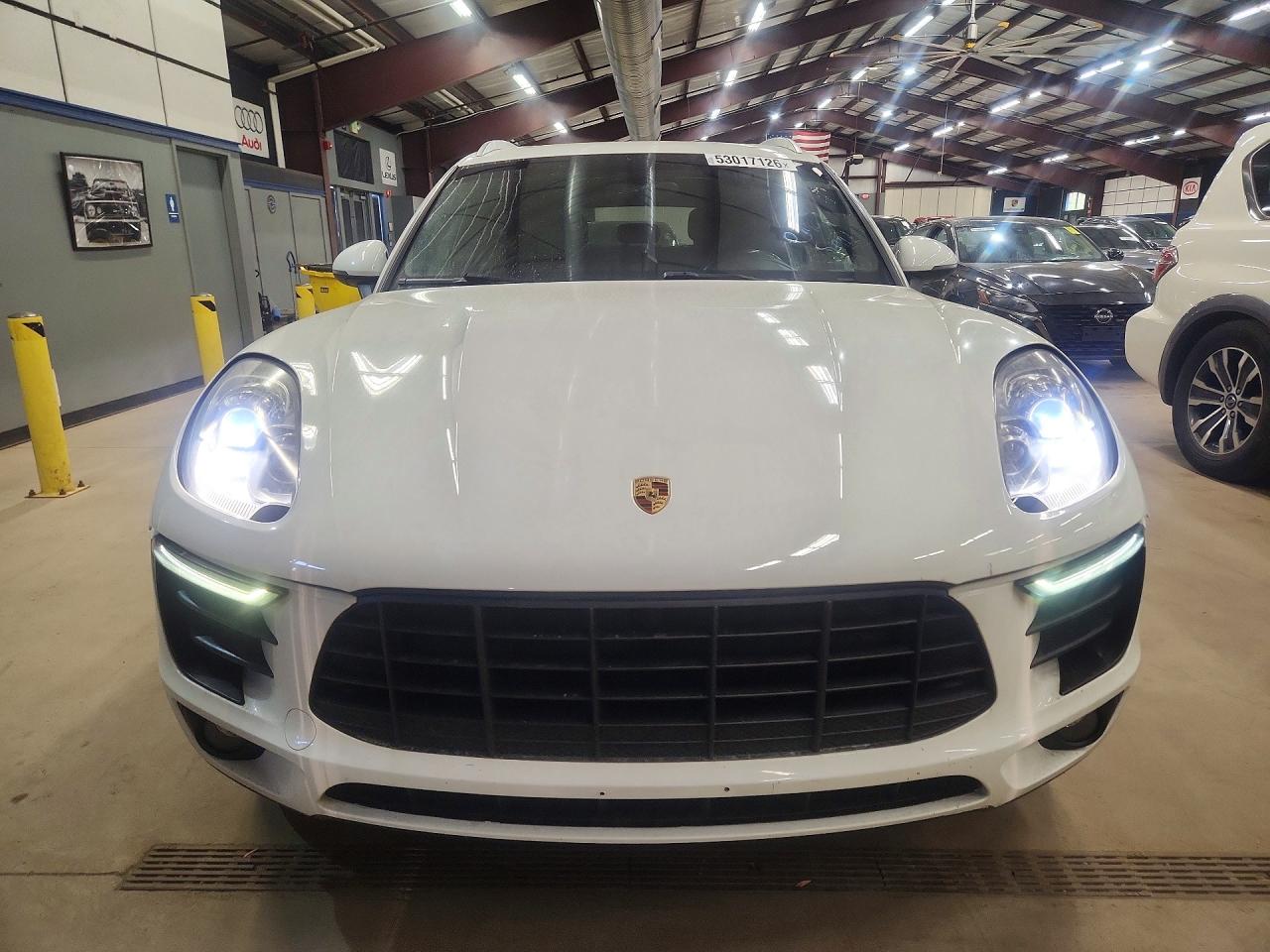 2015 PORSCHE MACAN