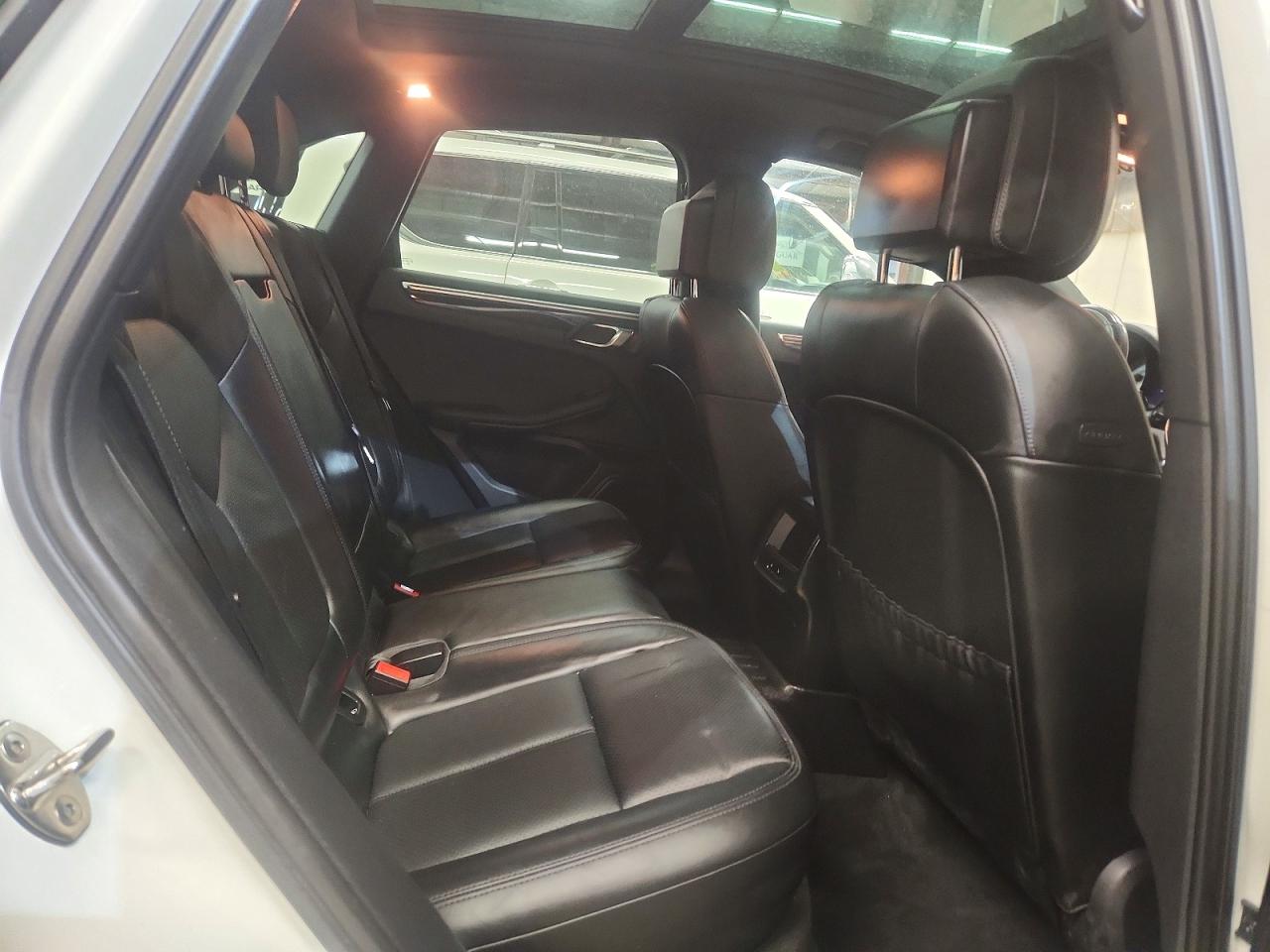 2015 PORSCHE MACAN