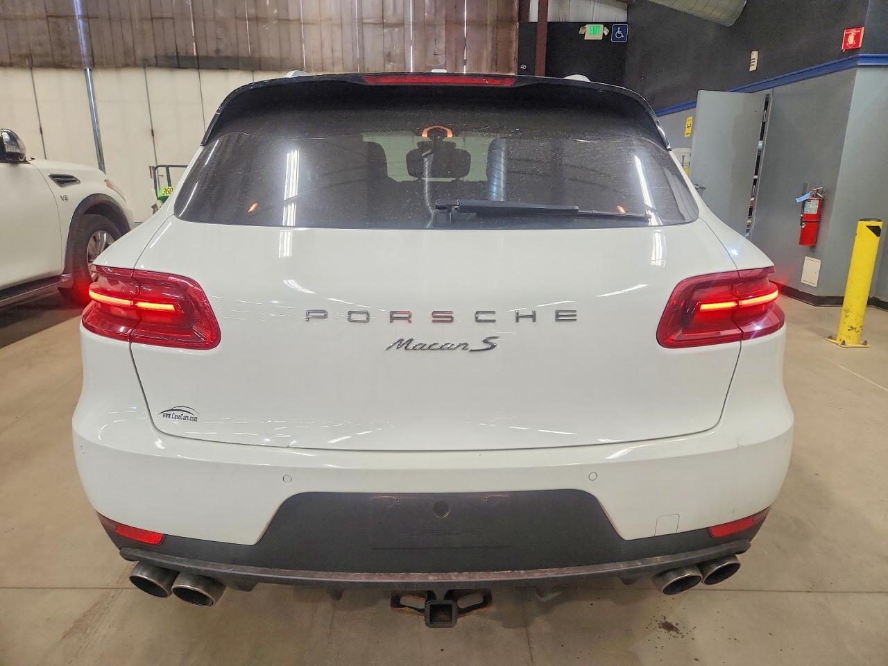 2015 PORSCHE MACAN