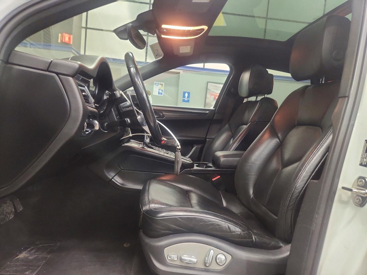2015 PORSCHE MACAN
