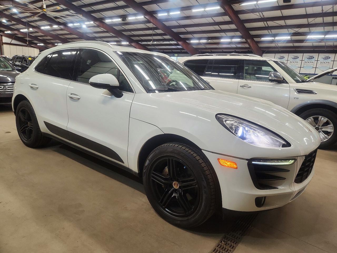 2015 PORSCHE MACAN