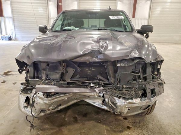 2017 RAM 1500 SLT CREW CAB 4X4