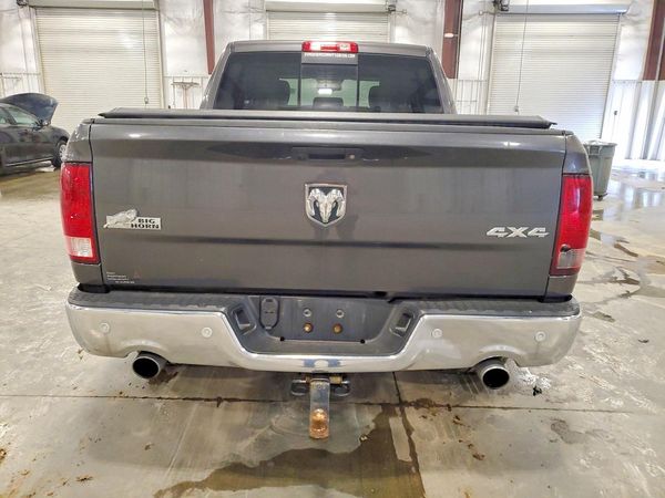 2017 RAM 1500 SLT CREW CAB 4X4