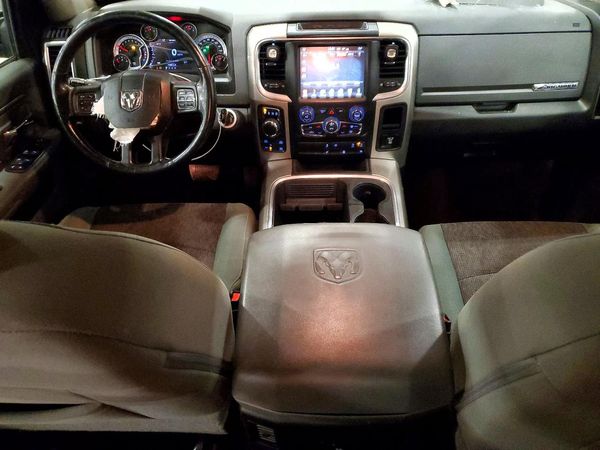 2017 RAM 1500 SLT CREW CAB 4X4