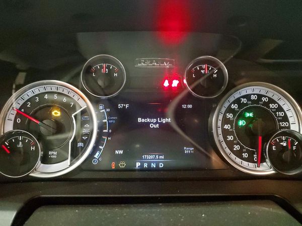 2017 RAM 1500 SLT CREW CAB 4X4