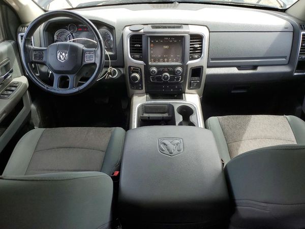 2016 RAM 1500 SLT