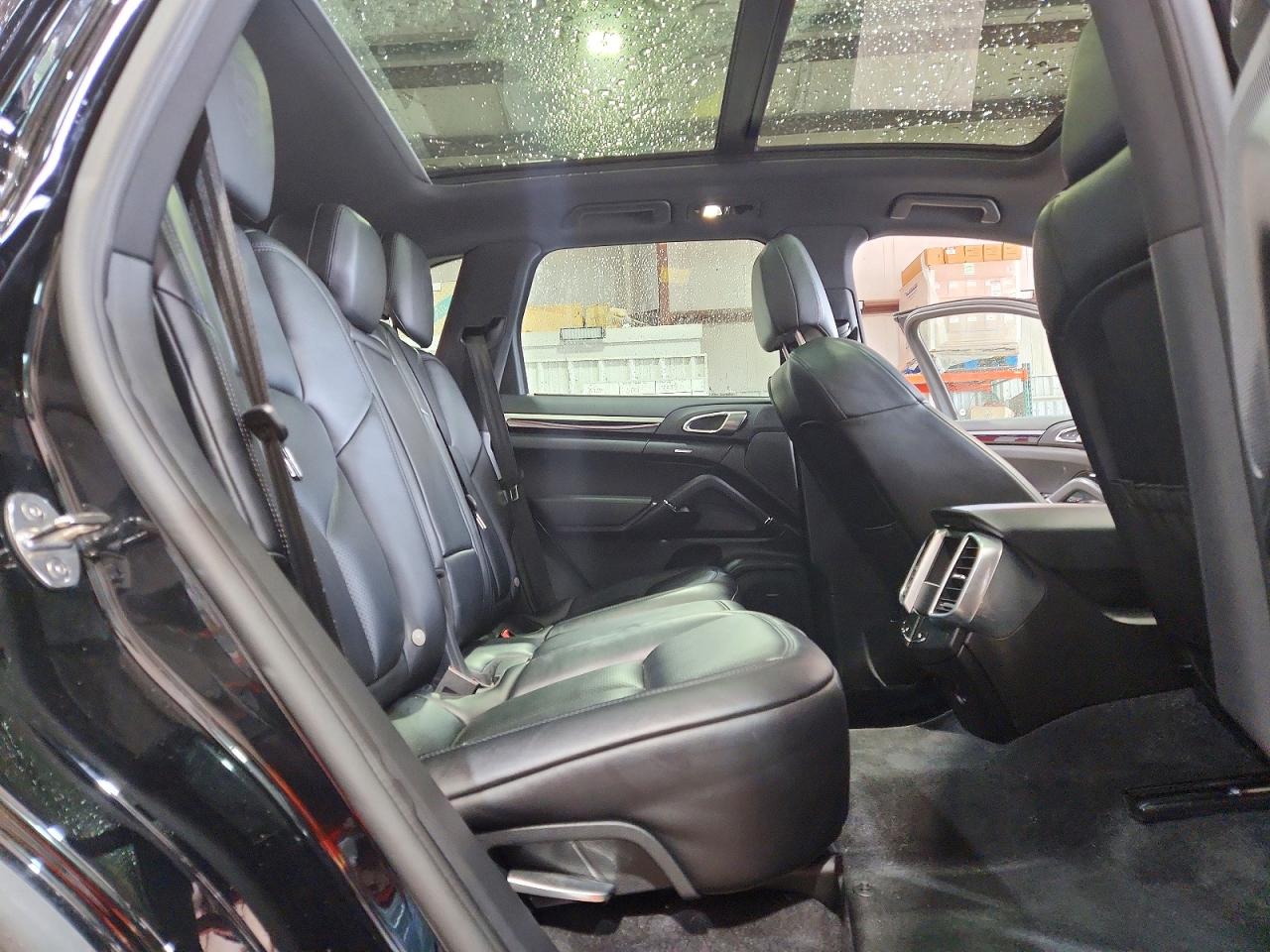 2017 PORSCHE CAYENNE