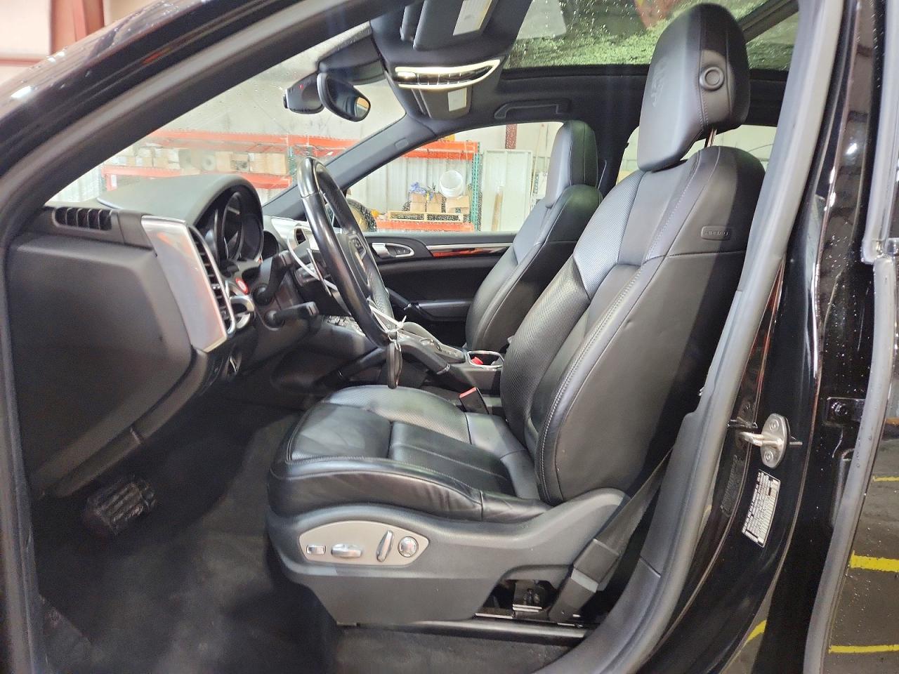 2017 PORSCHE CAYENNE