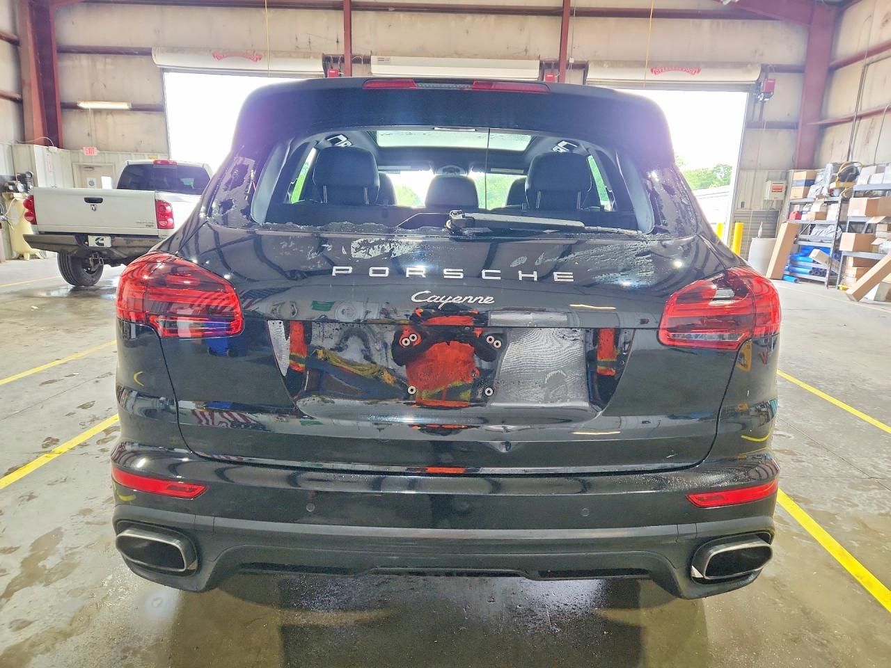 2017 PORSCHE CAYENNE