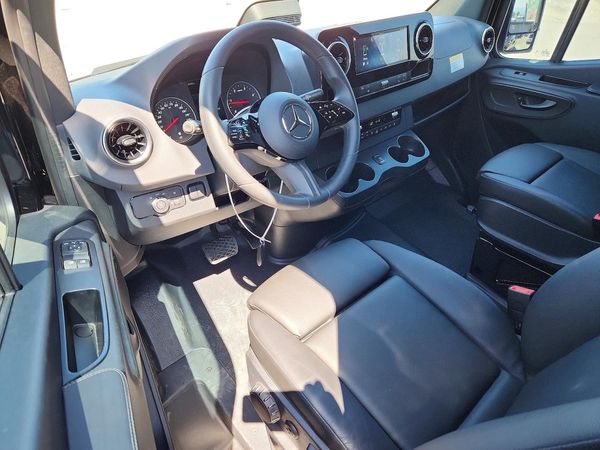 2025 MERCEDES-BENZ SPRINTER 2500