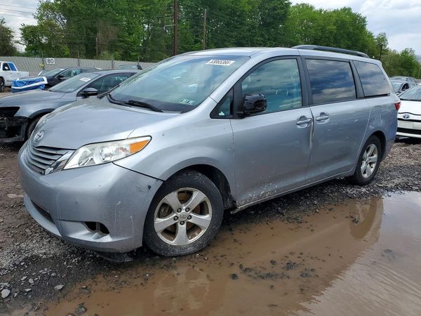 2016 TOYOTA SIENNA