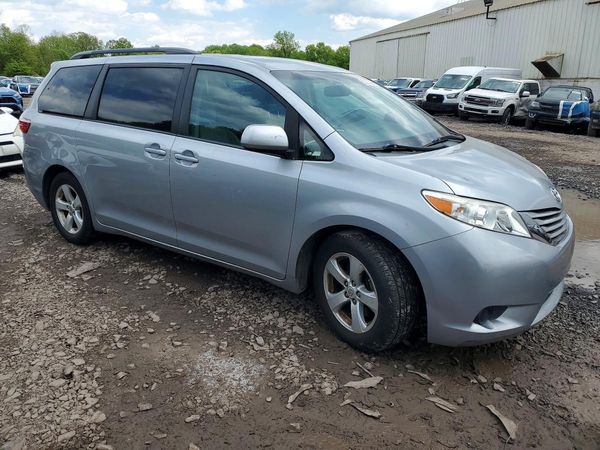 2016 TOYOTA SIENNA