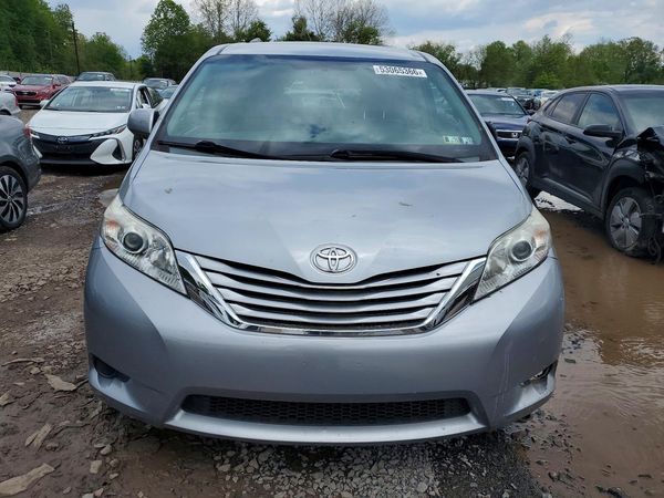 2016 TOYOTA SIENNA
